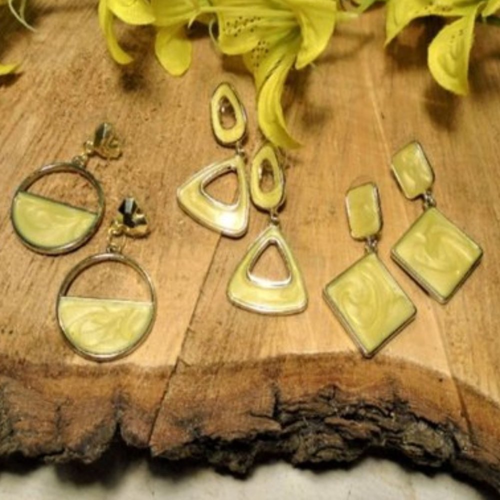 💝5/$25💖 Retro 90's inspired sparkly swirly yellow enamel earrings 3 Styles